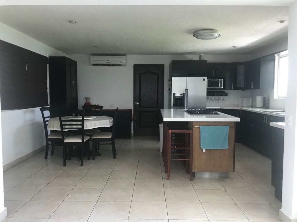 EXCELENTE CASA EQUIPADA EN SANTIAGO, N.L.